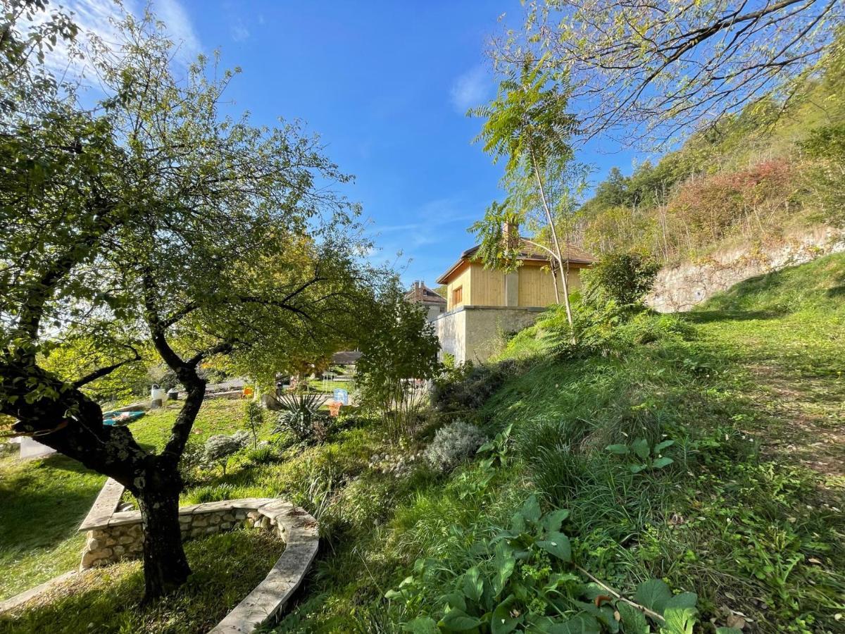 Jolie Cabane Avec Jacuzzi Pour Les Amoureux De La Nature Tullins المظهر الخارجي الصورة