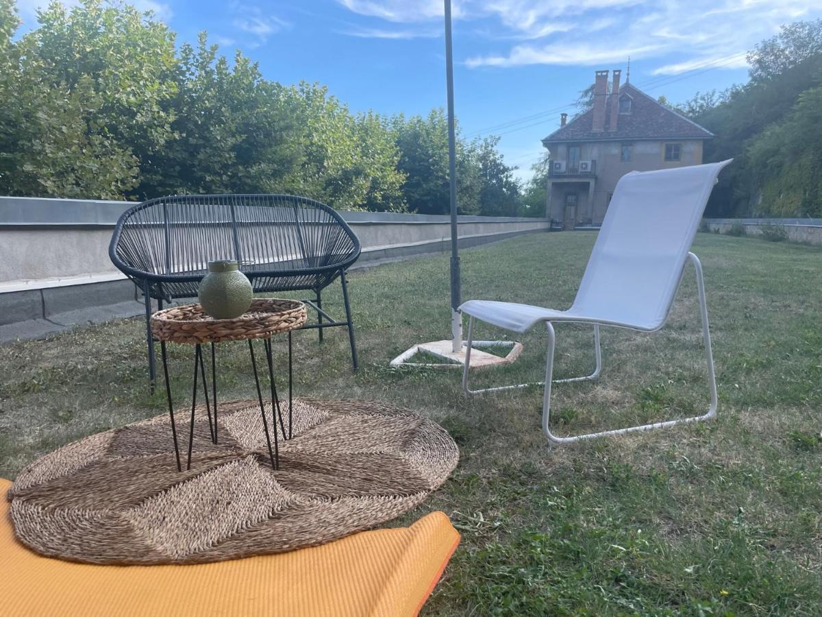 Jolie Cabane Avec Jacuzzi Pour Les Amoureux De La Nature Tullins المظهر الخارجي الصورة