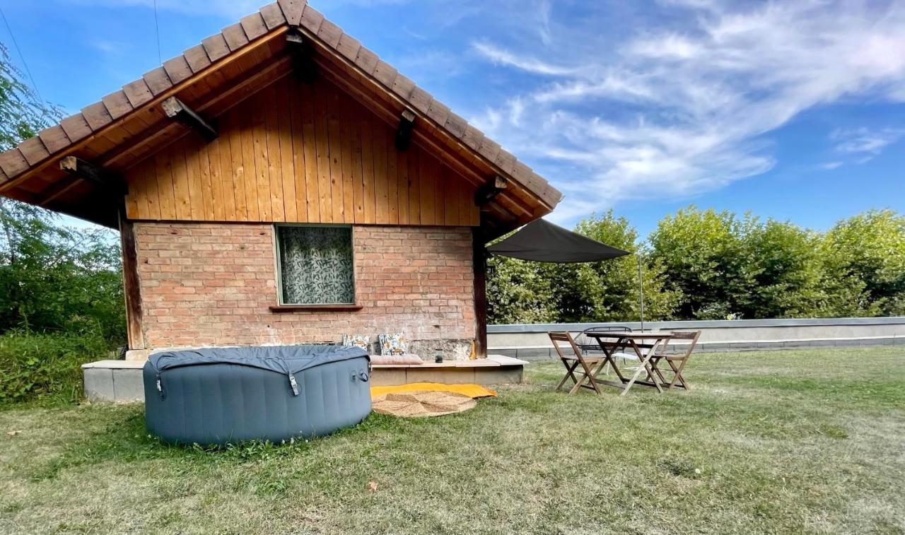 Jolie Cabane Avec Jacuzzi Pour Les Amoureux De La Nature Tullins المظهر الخارجي الصورة